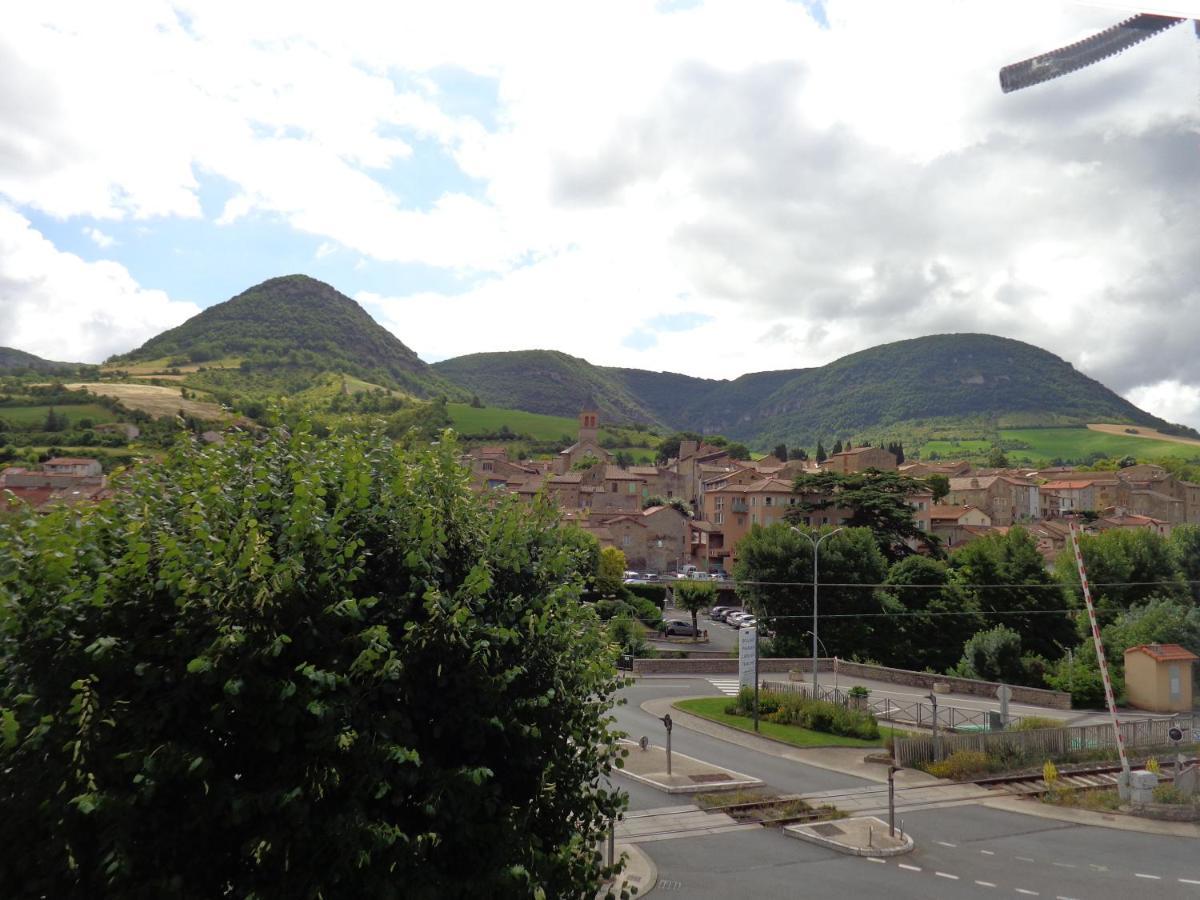 فيلا Maison Spacieuse Et Agreable Saint-Georges-de-Luzençon المظهر الخارجي الصورة